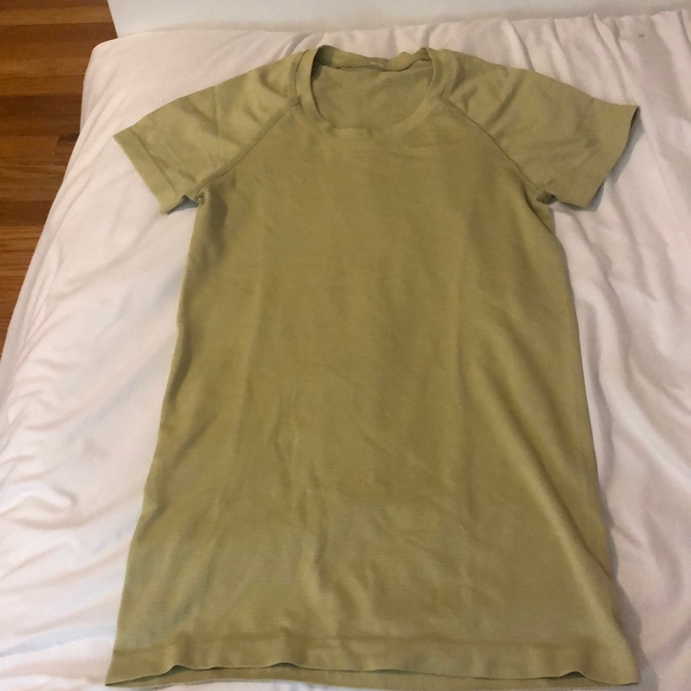 Lululemon swiftly tech shirt shortleeve , dew green, size 4